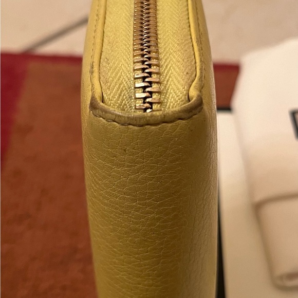 💯Gucci Neon Yellow Pebbled Leather Zippy Wallet w/Bamboo Pull/Dust Bag/Gift Box - Picture 6 of 17